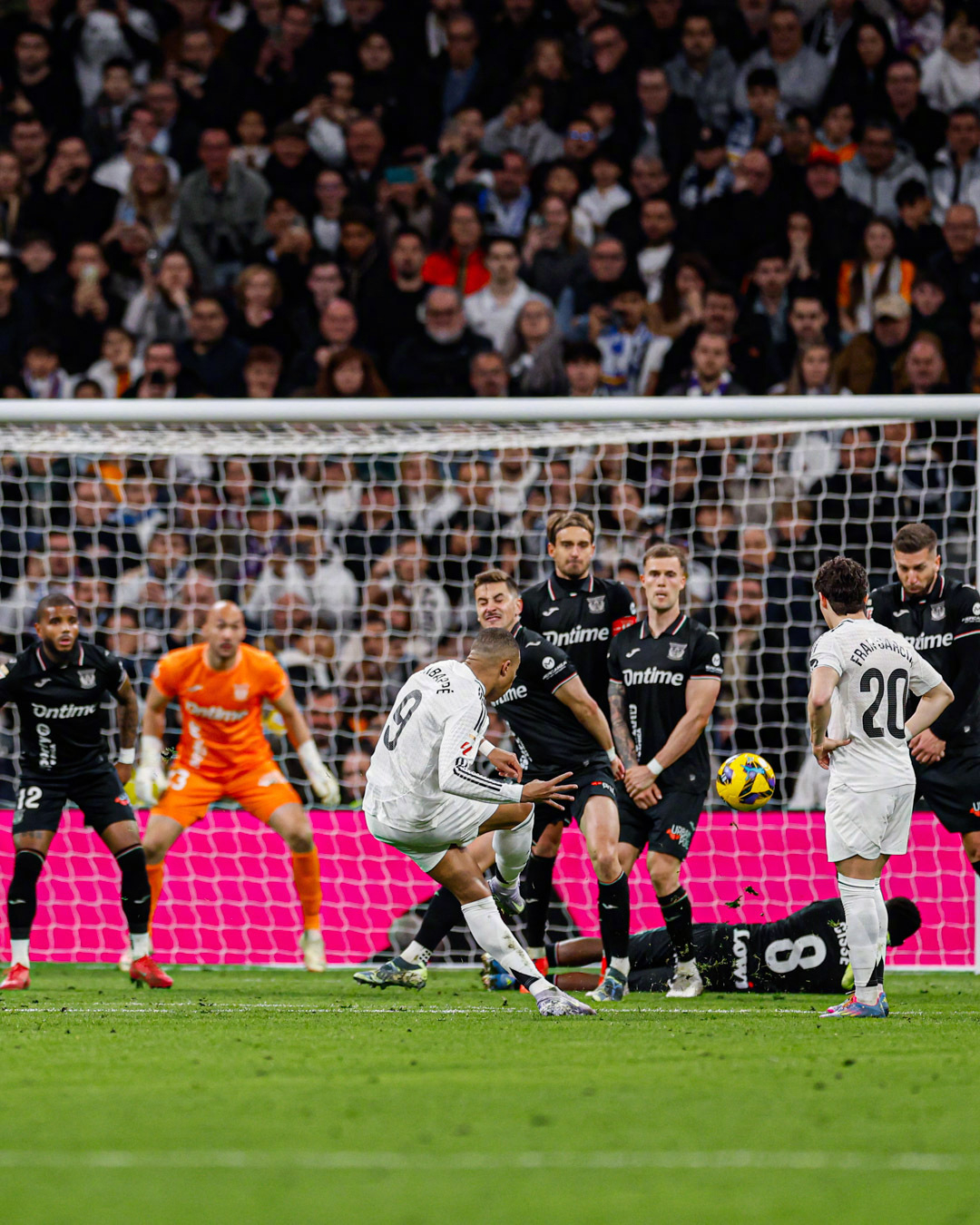 南宫电竞大舞台姆巴佩爆冷击败西班牙队，赛事规则更新引爆全场！的简单介绍